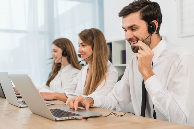 Help Desk Support Outsourcing Explained | Costs, Benefits & Use Cases